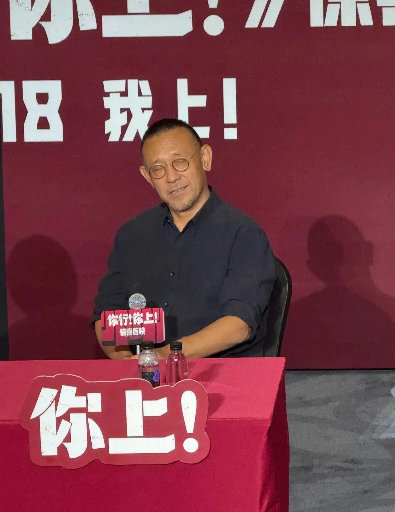 姜文想了一晚上也不明白，
输给南京照相馆不丢人，
输给长安的荔枝可以接受，
可他