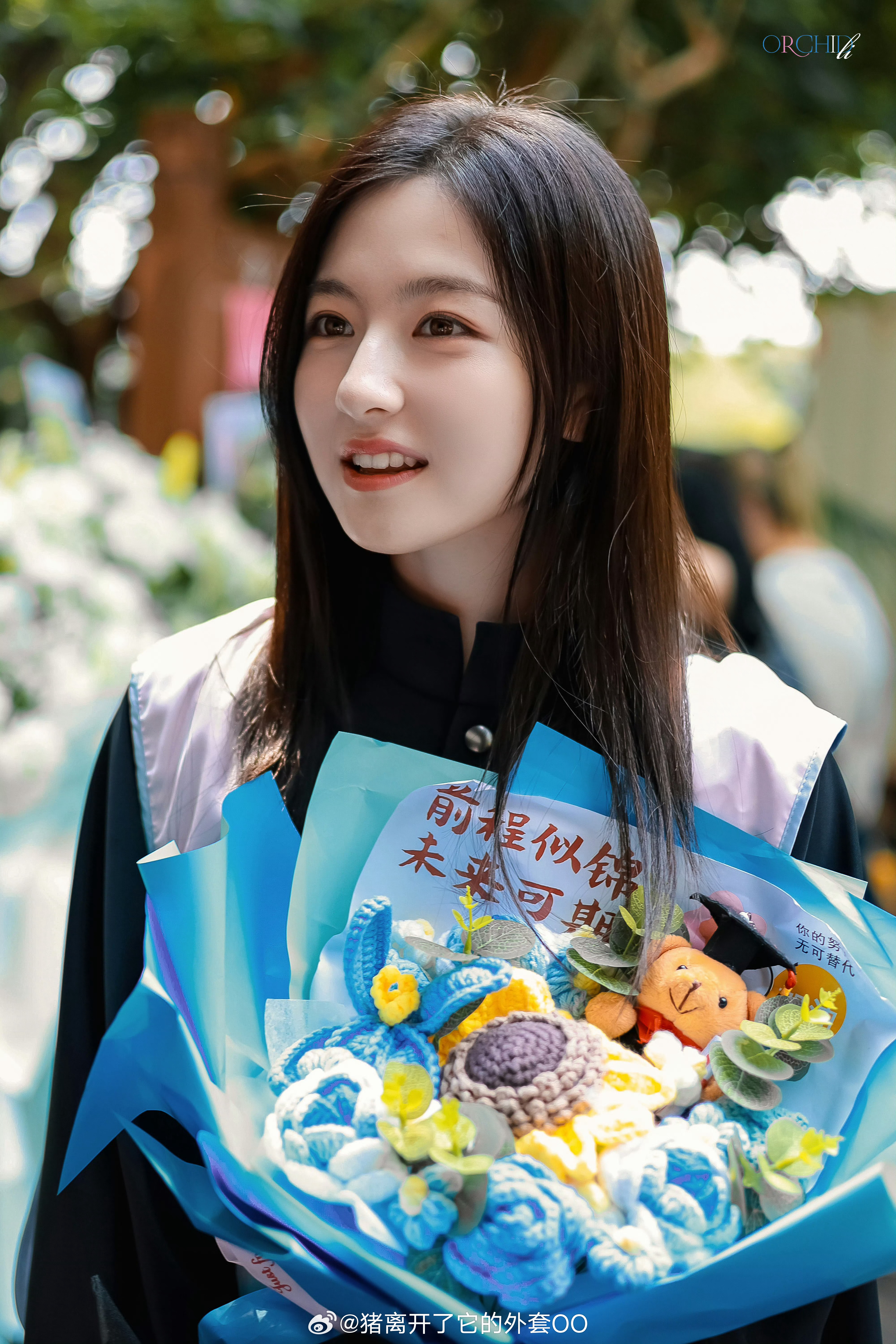 李兰迪《海岛舒服日志》王智慧杀青图，眼中含着泪水，妹妹走心了！！