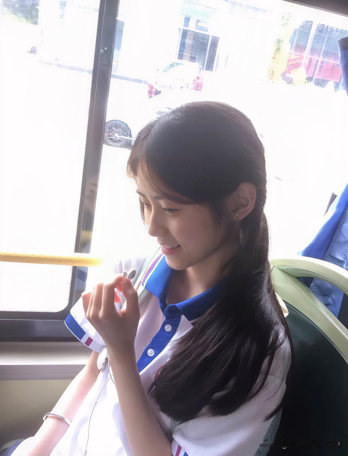 清新脱俗的女孩子是什么样子的呀
校服 青春
