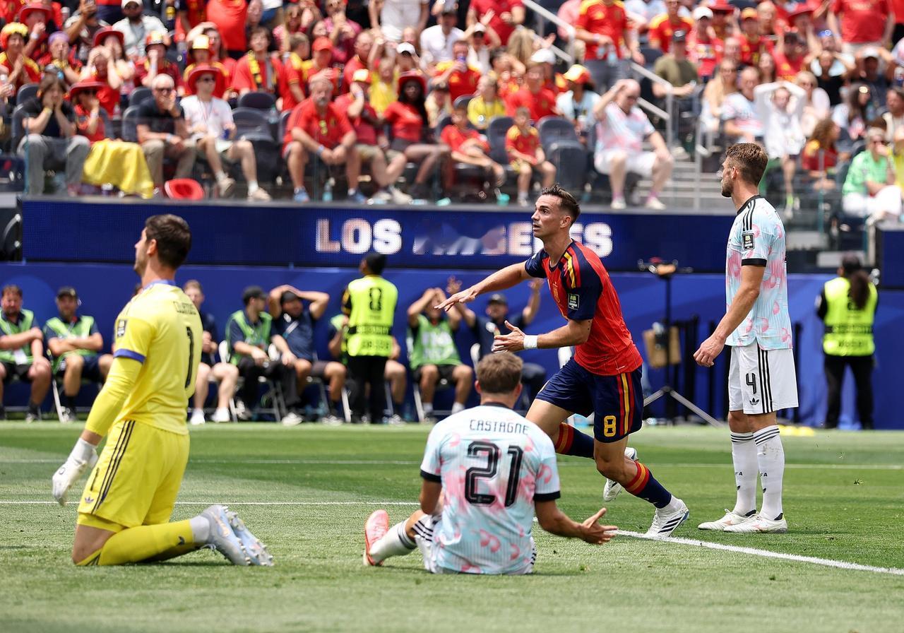 2026美加墨世界杯 7月12日（北京时间）赛程
 
当日两场1/4决赛（争夺四