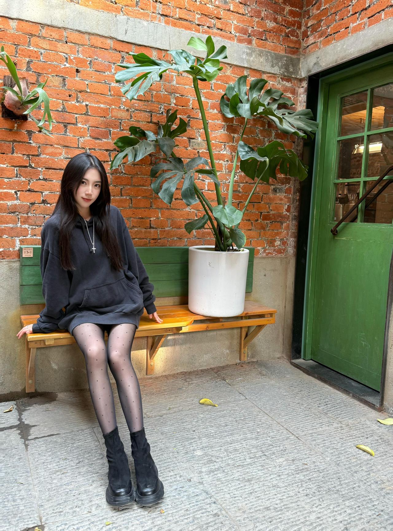 春来出门多尽兴，出门拍照气质穿搭~
什么样的穿搭可以成为气质女神?