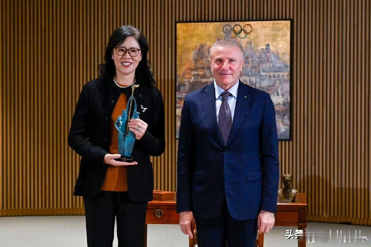 好事来了[呲牙]郎平指导笑得特别开心，祝贺她喜获2025年国际奥委会教练终身成就