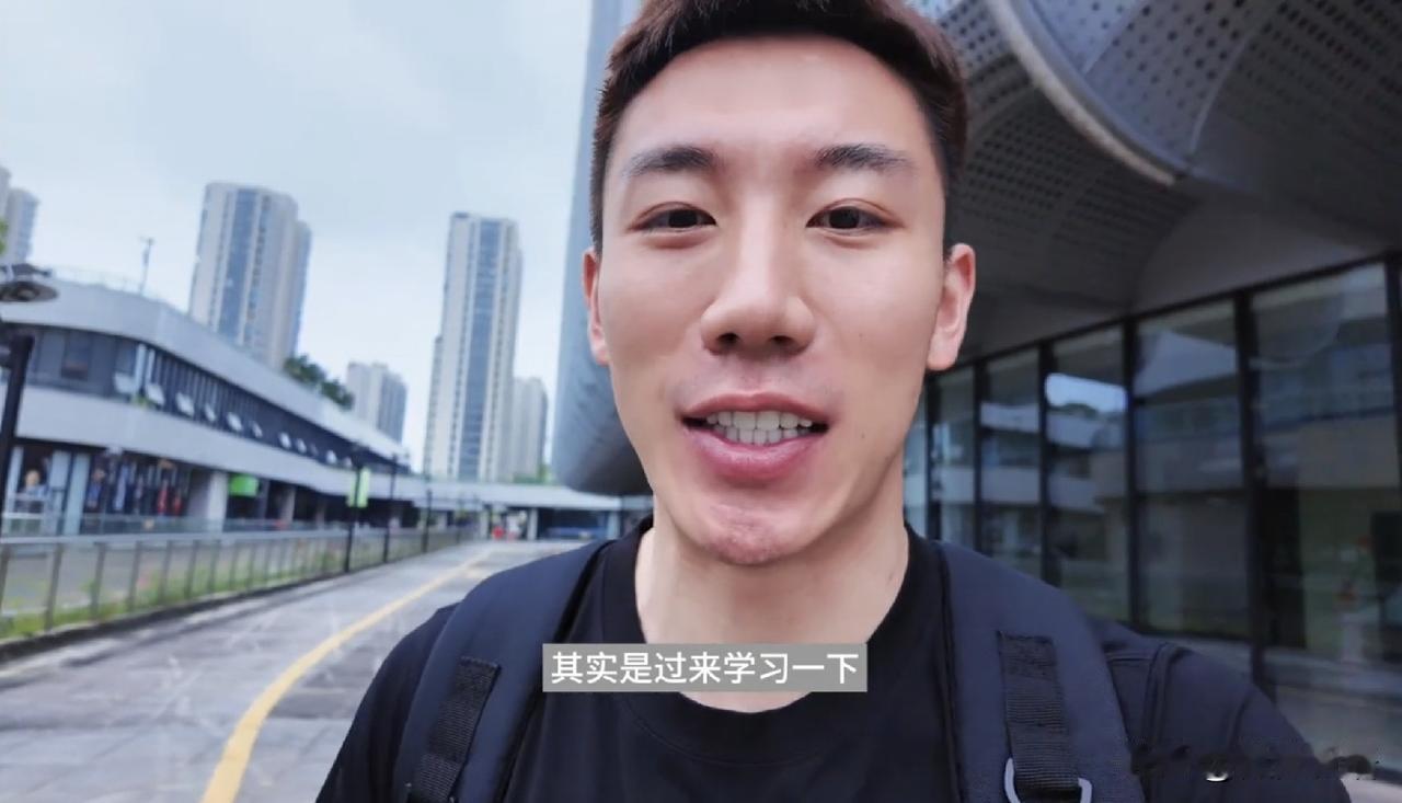 程靖淇已经到了杭州临安张继科的球馆。
之前程靖淇来杭州是为了女朋友，现在俩人分开