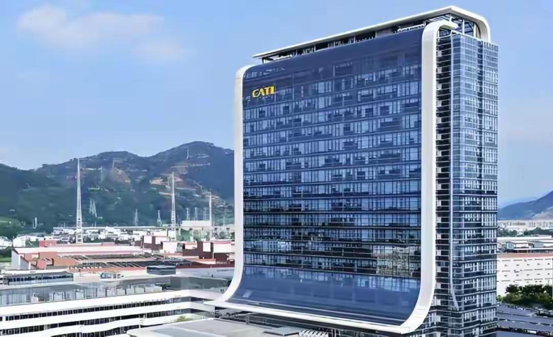 宁德时代的“正负两极” 宁德时代这两年在新能源圈那可是响当当的存在，有着明显的“