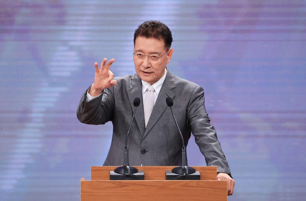 赵少康今天在副手候选人辩论会上举例2食物“妙喻”两岸，被赞是蓝营十年来对“九二共