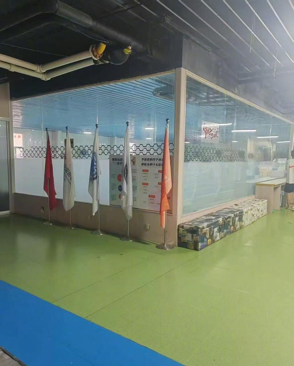 河北高碑店这名11岁男孩，只是在泳池浅水区正常玩耍。谁也想不到，危险会毫无预兆地