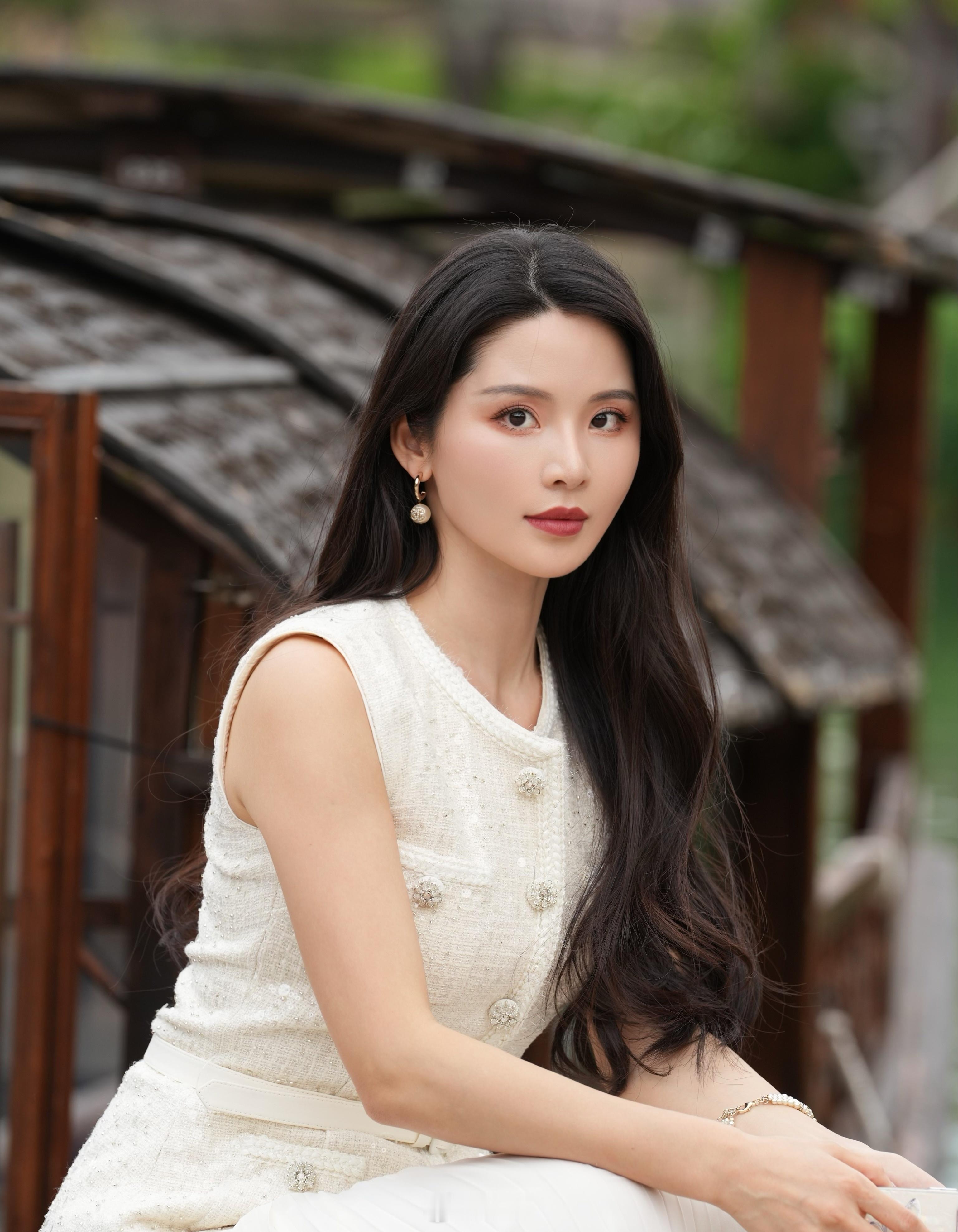 逛古城的小姐姐 ​​​
