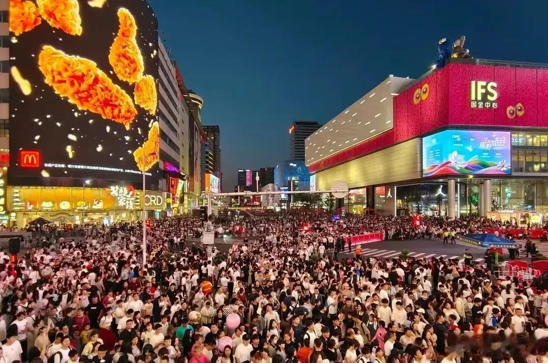 今年五一，大家有没有发现三个反常现象？风向彻底变了！

第一，出去玩的人多了，愿