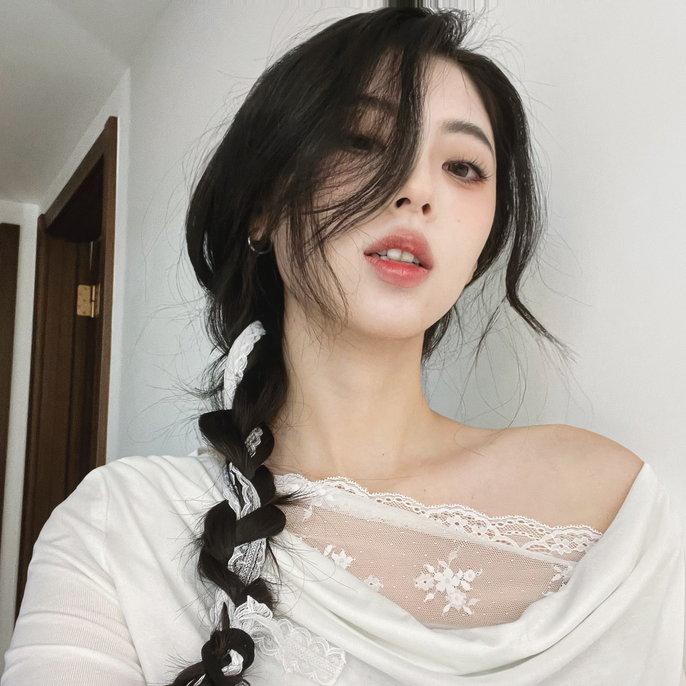 人总会在不同时期爱上镜面唇釉🗯️ 