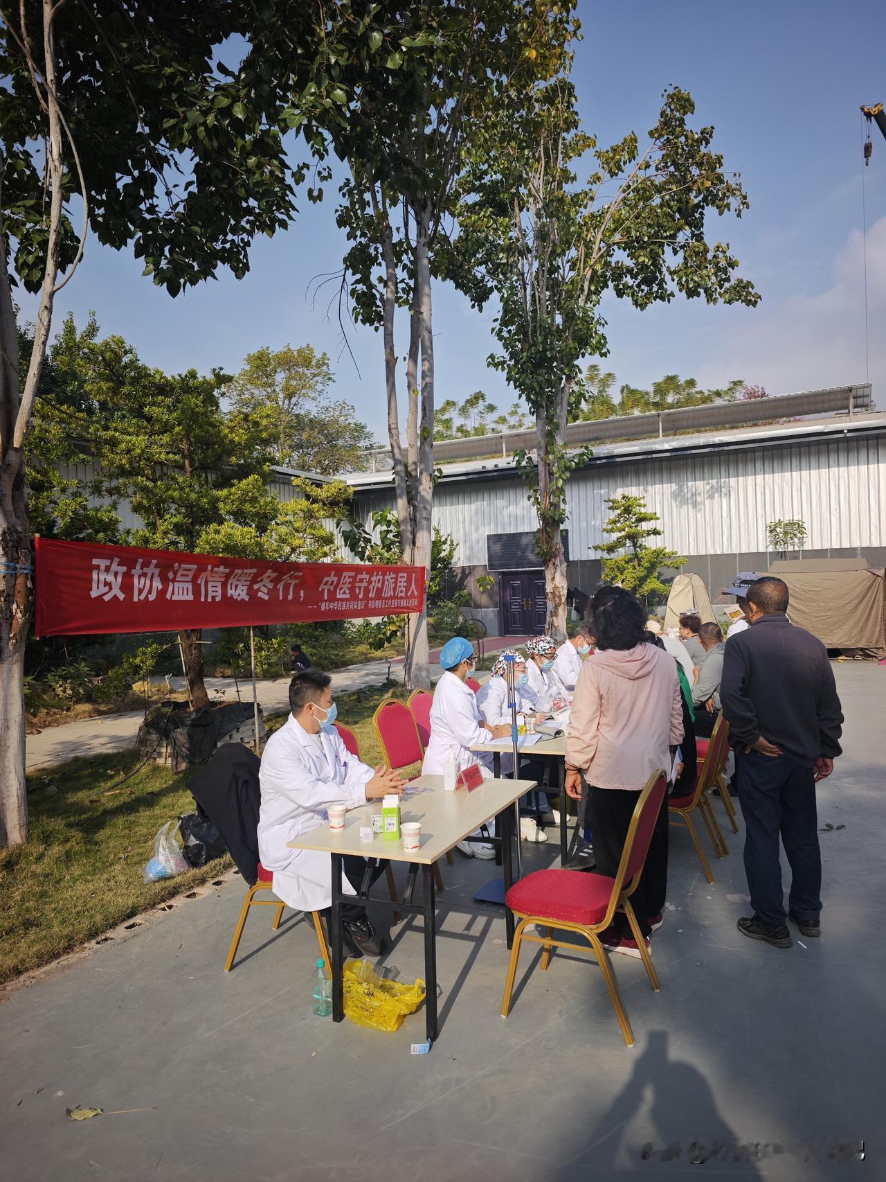 冬日生活打卡季房车营地来了中医益诊，元江温情暖冬哦...