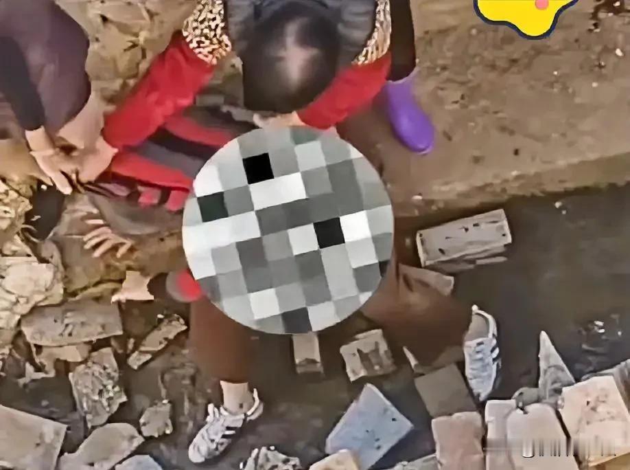 七旬阿婆修房被泼粪，邻居变脸索钱，警方八次出警无果

2025年春天，广东汕头潮