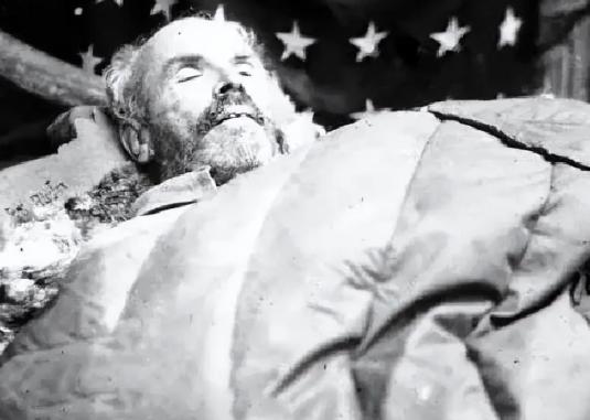 一直以来，对于白求恩，我们宣传的都是他如何高尚、如何伟大，但却很少有人知道，他为