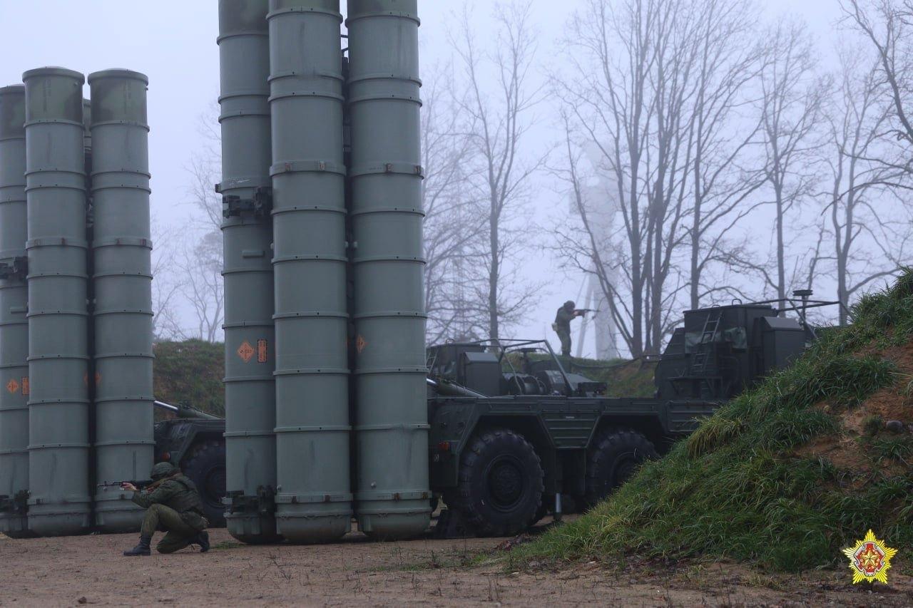 中俄两国最近搞了场联合演习。内容是反导，也就是防御弹道导弹。

这场演习十二月上