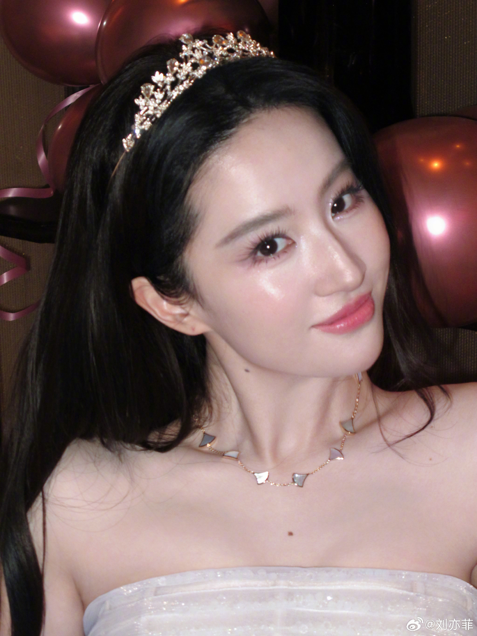 岁月到底带走了刘亦菲的什么….👑刘亦菲CCD庆生照 ​​​