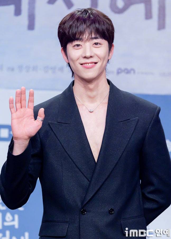 蔡钟协JongHyeop元志安 有望主演KBS古裝新剧无名之灯 。蔡钟协饰演具备