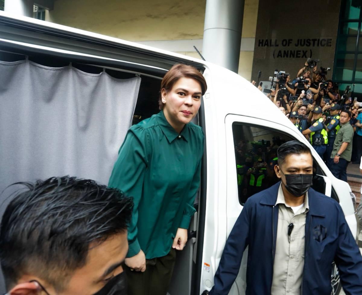 莎拉·杜特尔特直接把小马科斯骂上“热搜”，她细数总统“撒谎、滥权、腐败”三大罪状