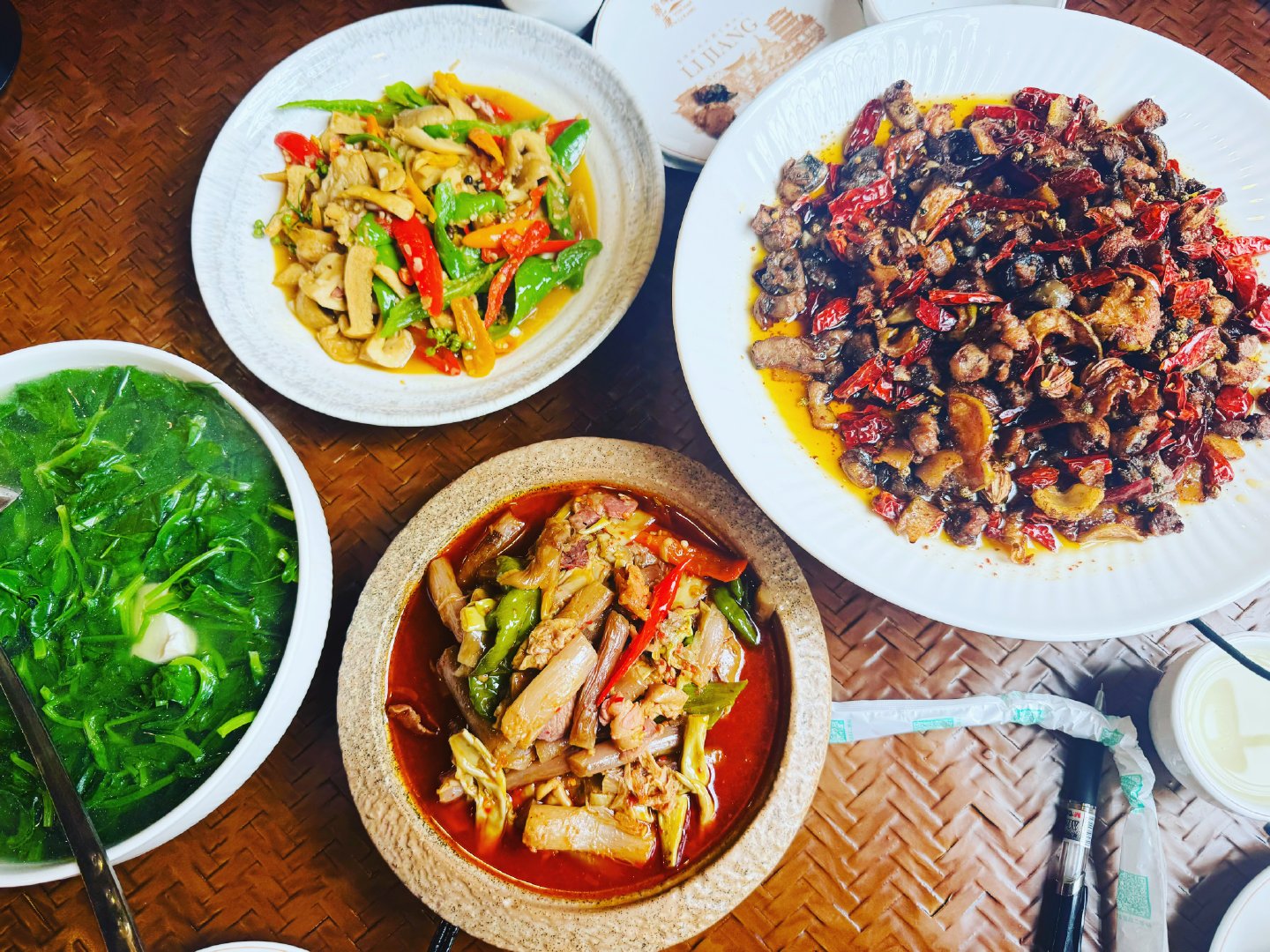 被各路朋友投喂到积食了。