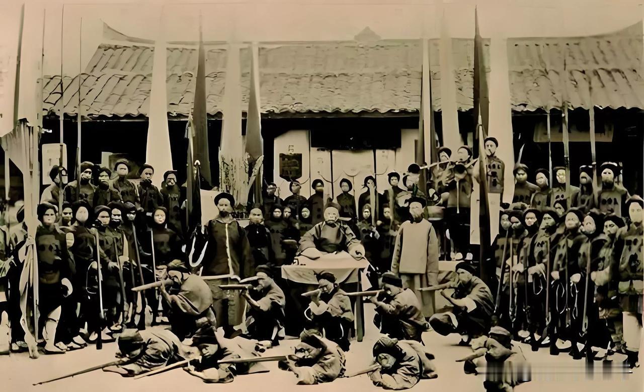 有一部分的人认为义和团是好的，因为他们打出来的旗号是扶清灭洋。

但实际上对于当