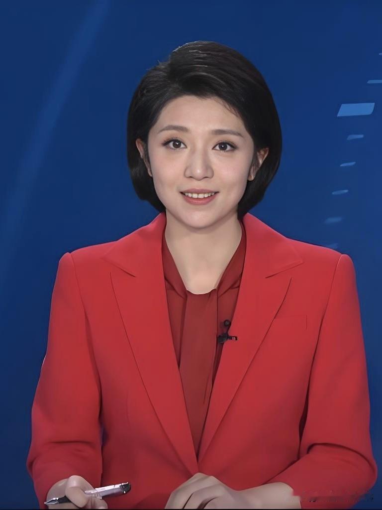 央视新闻主持人果欣禹，知性亲和，是AI主播“果果”原型。主持《朝闻天下》，播报清