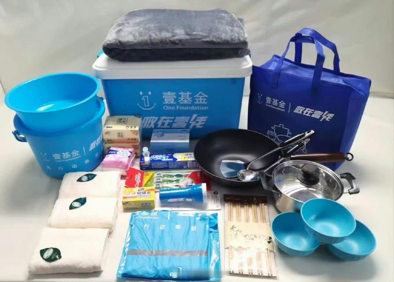大雨导致北京河北洪涝，这种时候急救物资真的非常实用，杨幂向北京河北捐受灾区捐赠物