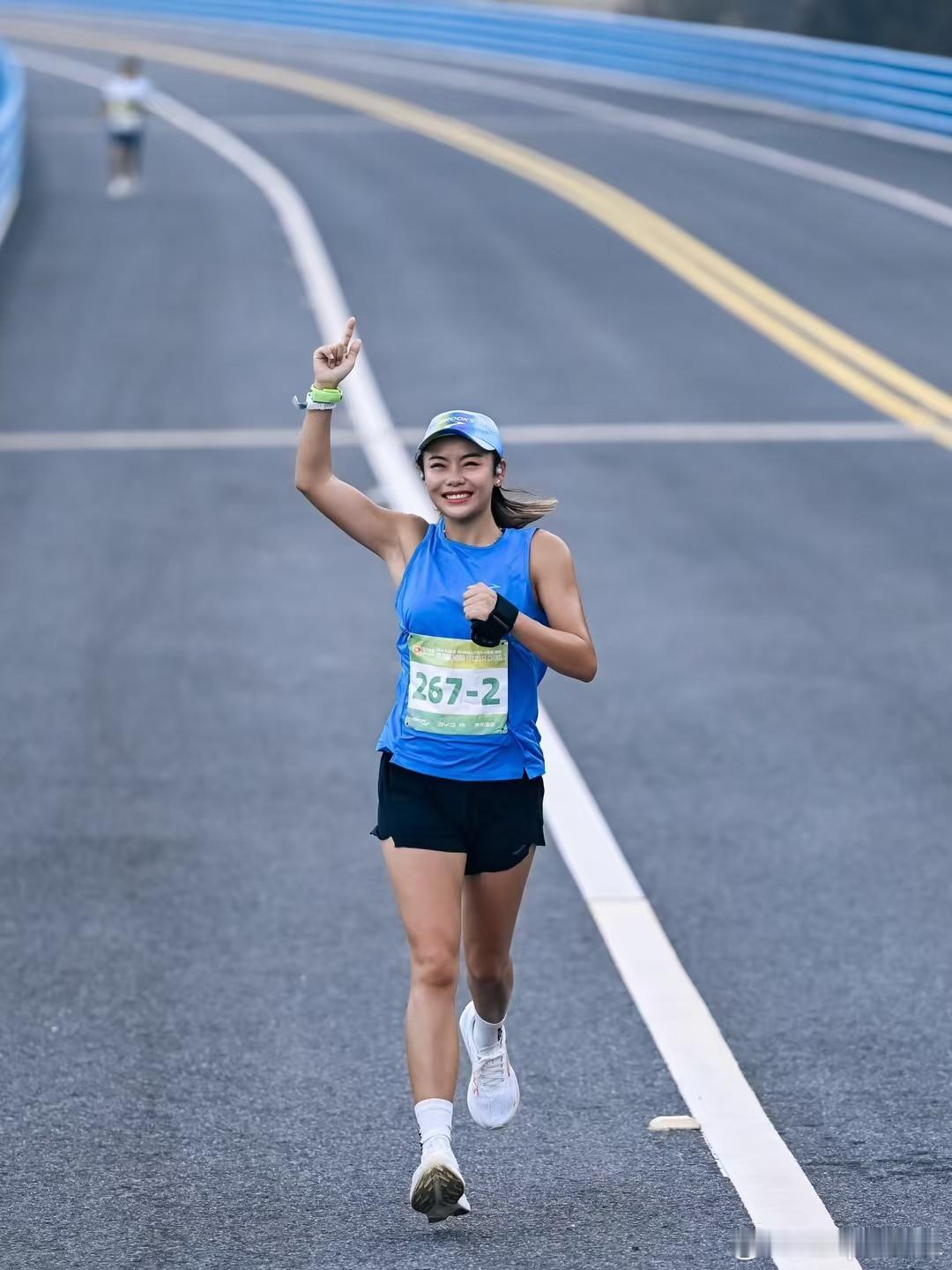 跑十年，对我来说，它早已不只是数字的累积，而是一种生活态度🏃出来旅行也没拉下跑