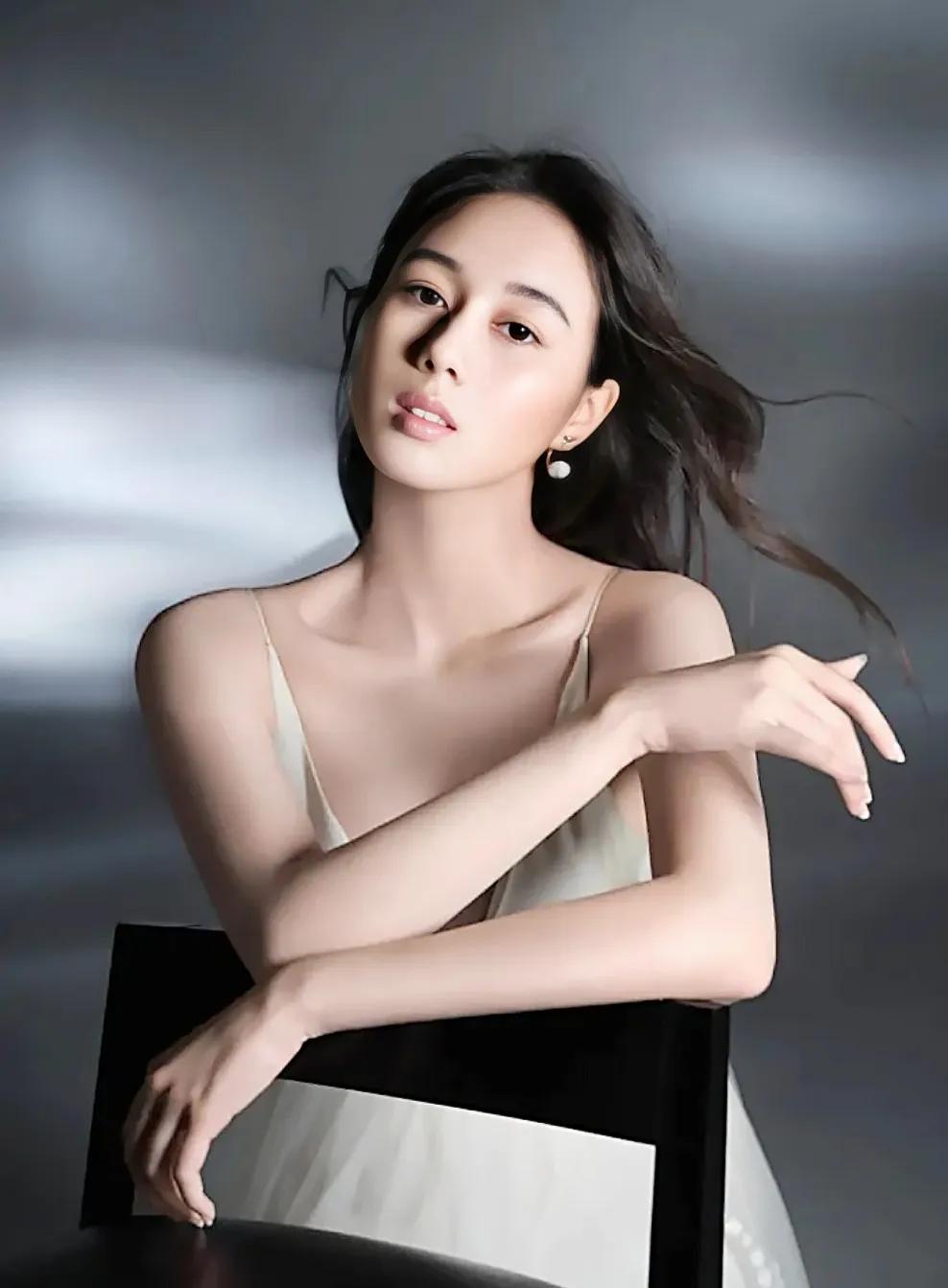 赌王千金放弃家族光环，选择在清华校园深耕可持续发展教育。
在清华大学115周年校