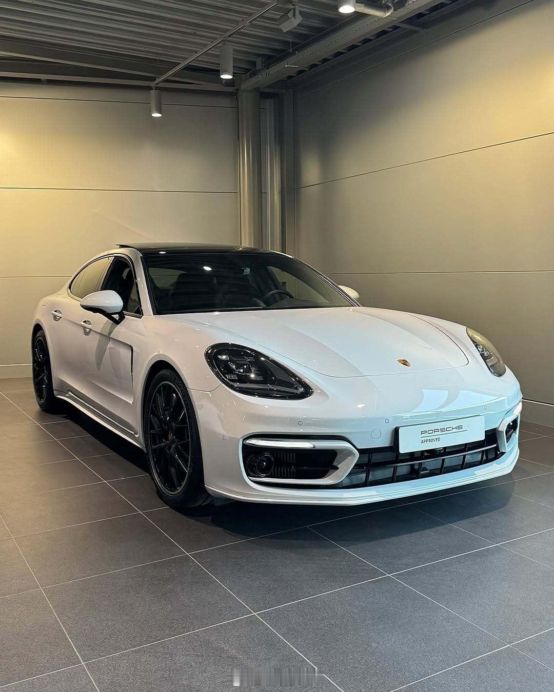 保时捷Panamera 4 E-Hybrid Platinum Edition 