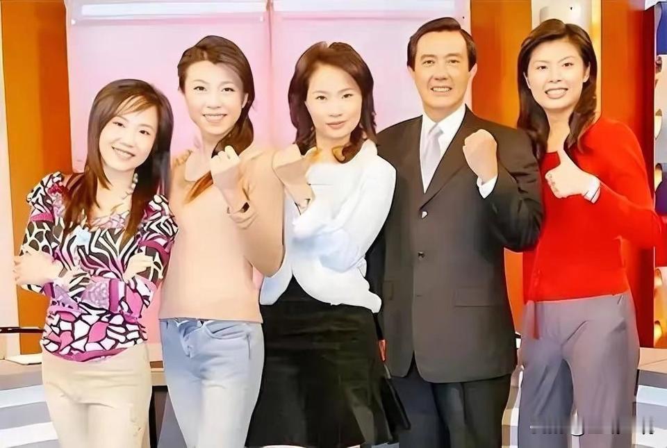那一年，郑丽文、尹乃菁、兰萱、陈凤馨与马英九

2005年，尹乃菁和郑丽文共同主