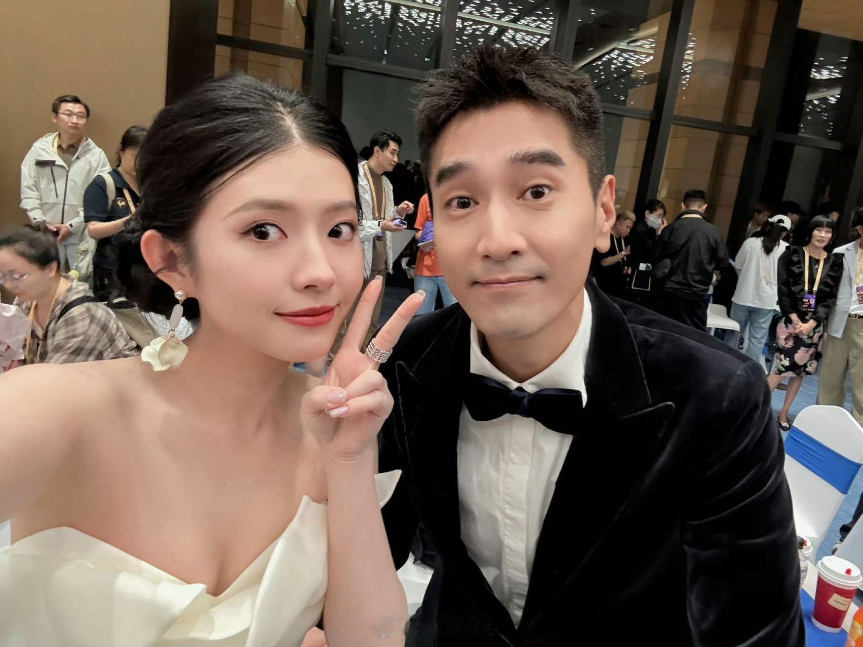 何蓝逗追爱有这些好友一份力终于等到何蓝逗的我想留在你身边定档了！而且这次半个娱乐