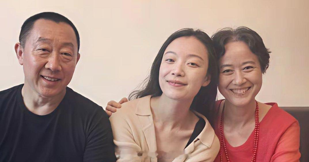 倪妮的妈妈居然是她？果然没有整过容。 