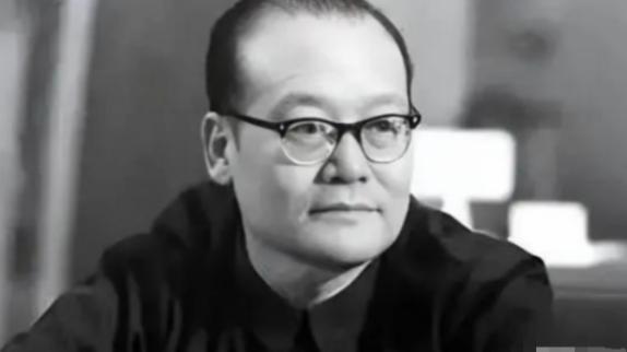1980年，57岁的纪登奎突然离开了权力中心。表面上，是党的十一届五中全会批准了