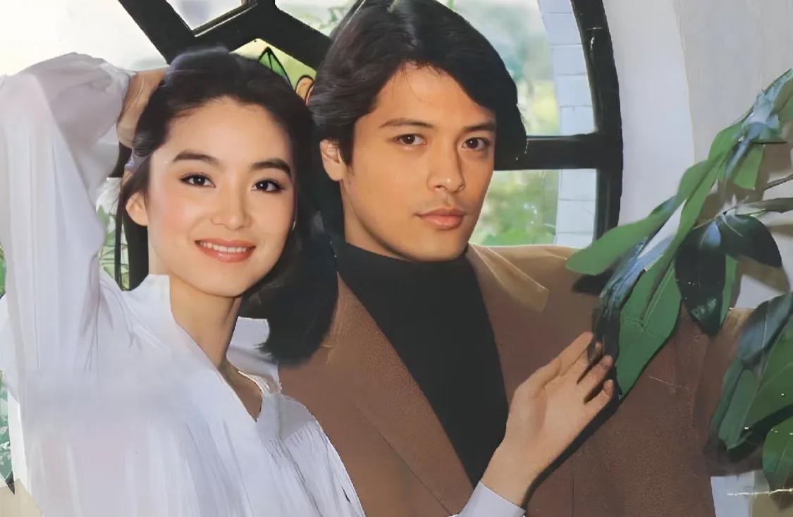 那会儿林青霞的笑容可真引人注目呢。