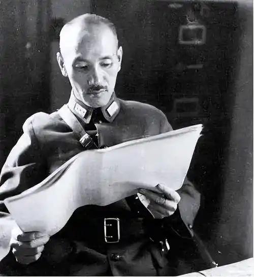 蒋介石只是一政客，而非大格局的政治家
 
蒋介石更适合定义为老练的政客，而非具有