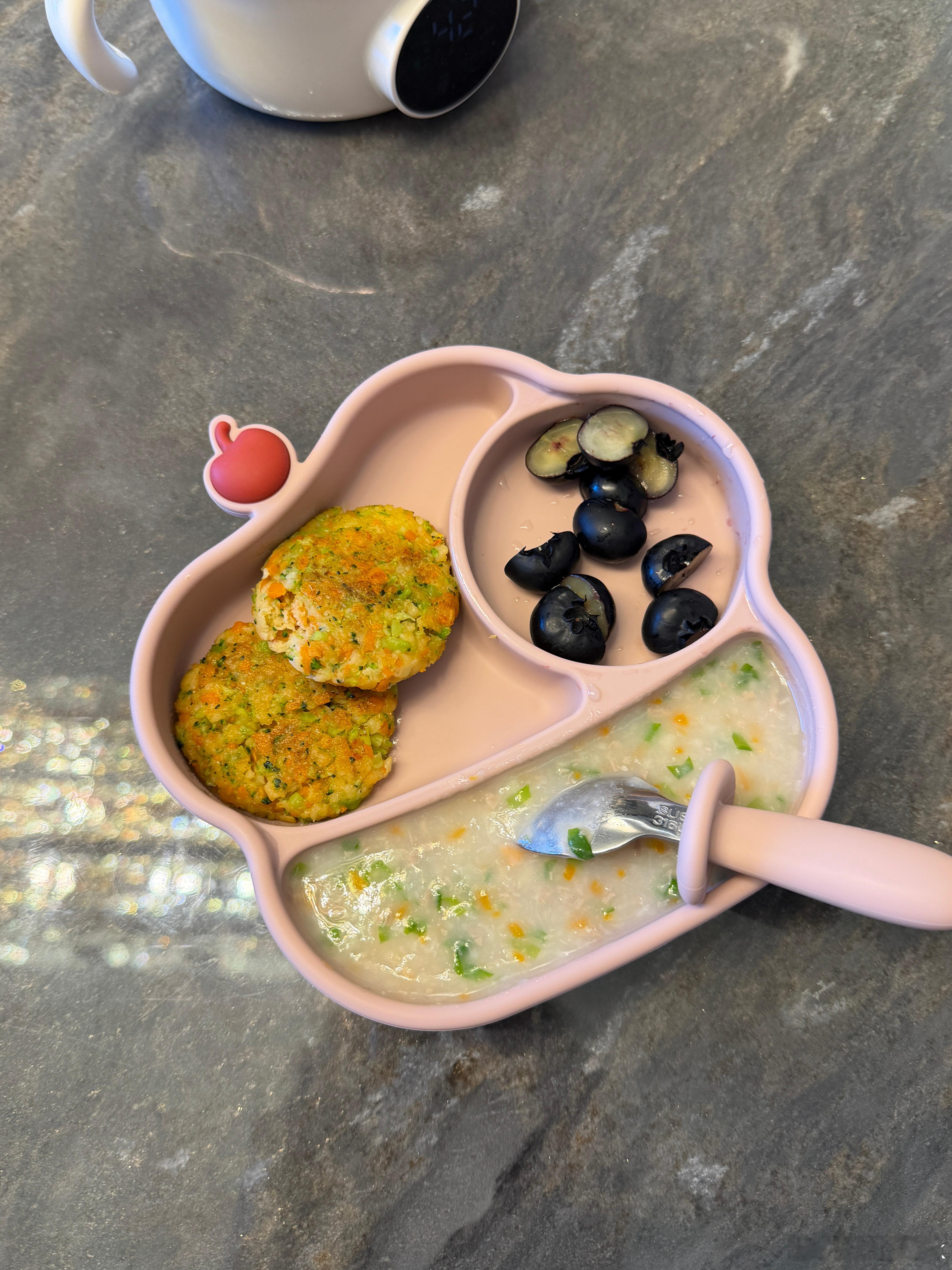 宝宝饭真有食欲[可怜] ​​​
