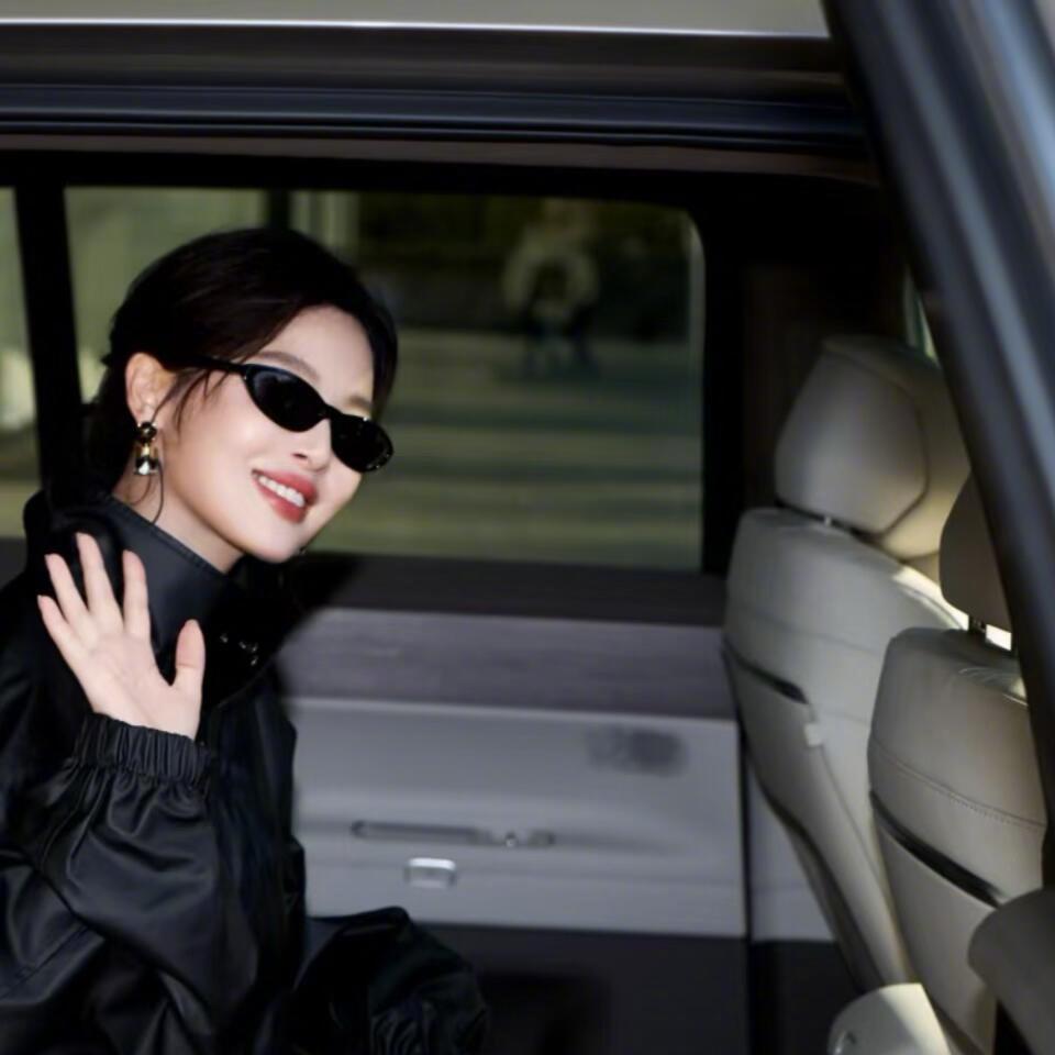 辛芷蕾官宣代言ID.ERA 9X，冷艳气场和德系旗舰完美适配。5米2全尺寸SUV