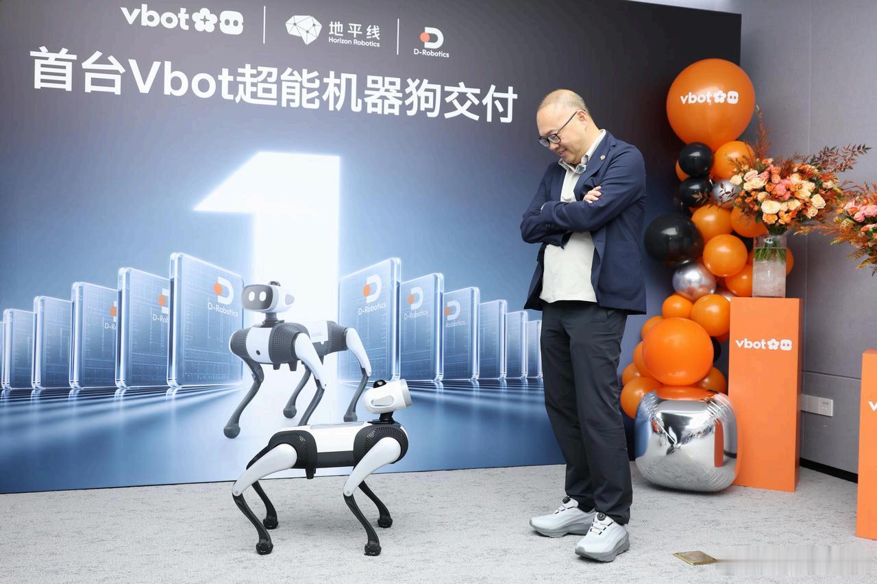 6 月 1 日，Vbot 维他动力正式向 001 号用户、地平线创始⼈余凯博士完