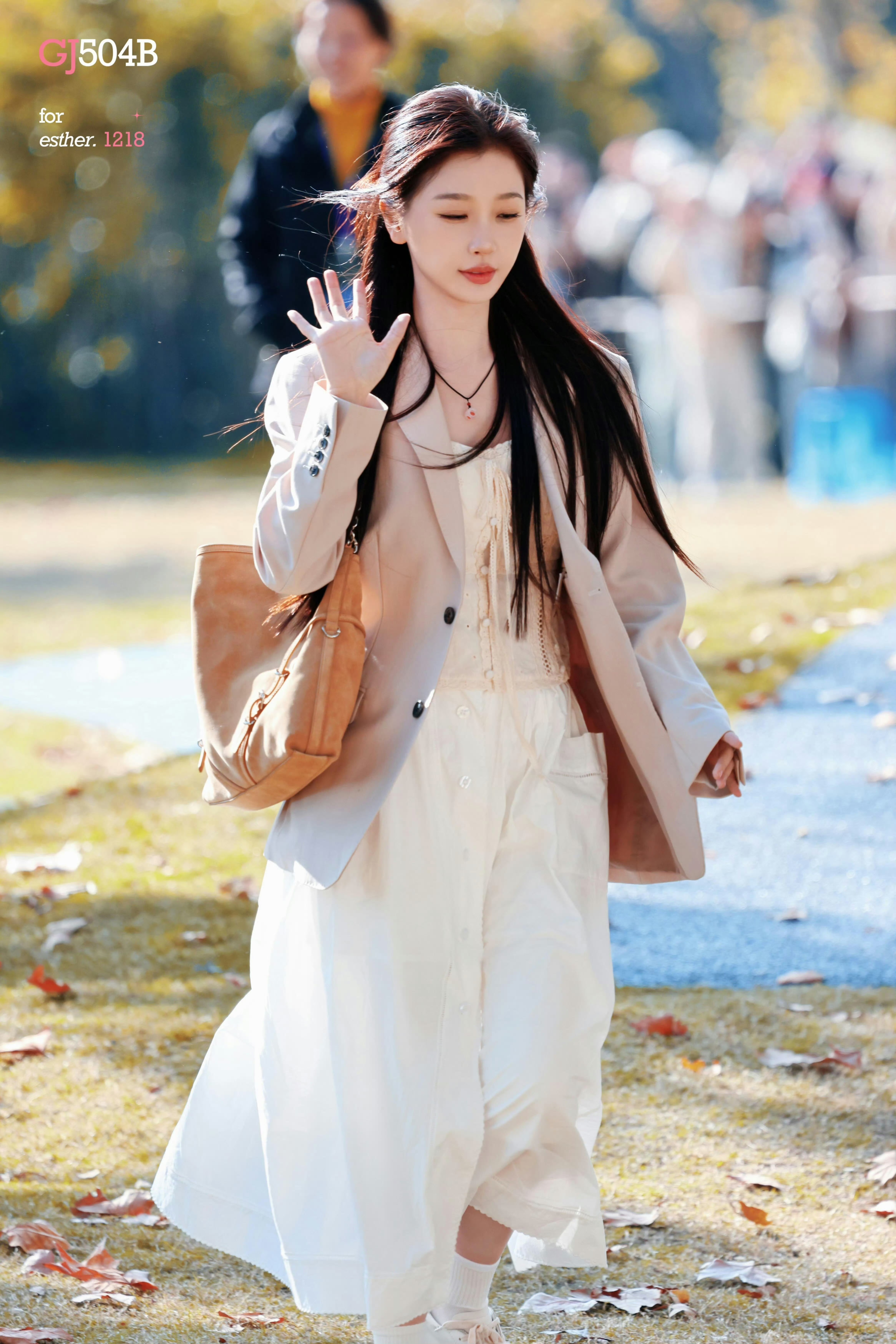 双轨 停拍  别传谣，也就是正常的剧组人员变动，虞书欣这热度难道不值得更好的班底