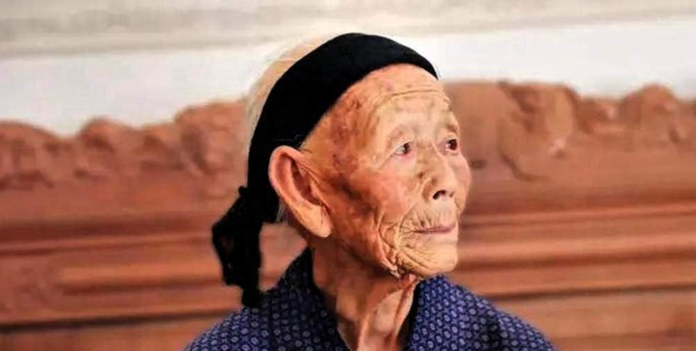 新婚20天送别丈夫，她用一生践行等待的承诺
 
1932年，14岁的段桂秀与青梅