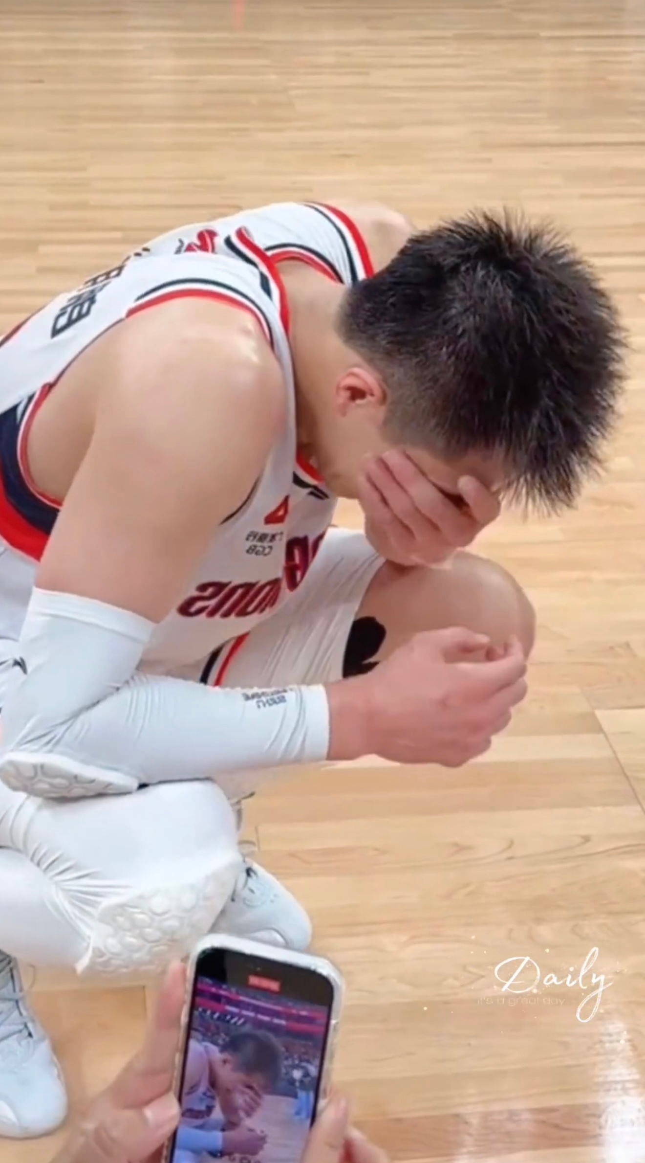 郭艾伦被诈骗近千万亚洲第一控卫你可长点心吧！ 