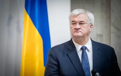 坚守国家主权底线，绝不接受任何形式不尊重中国的外交访问！国与国之间的交往，向来以