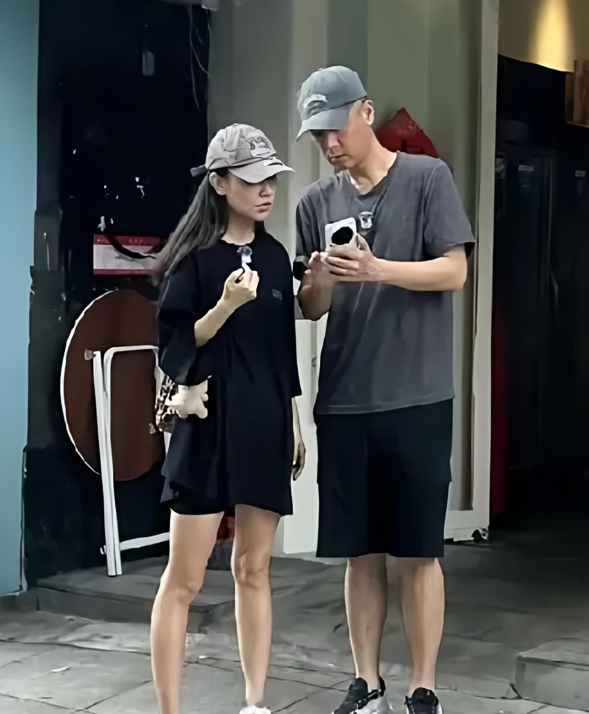 孙骁骁这姑娘，真是把日子过明白了。当年在娱乐圈里也是风风火火的主儿，情史绯闻传了