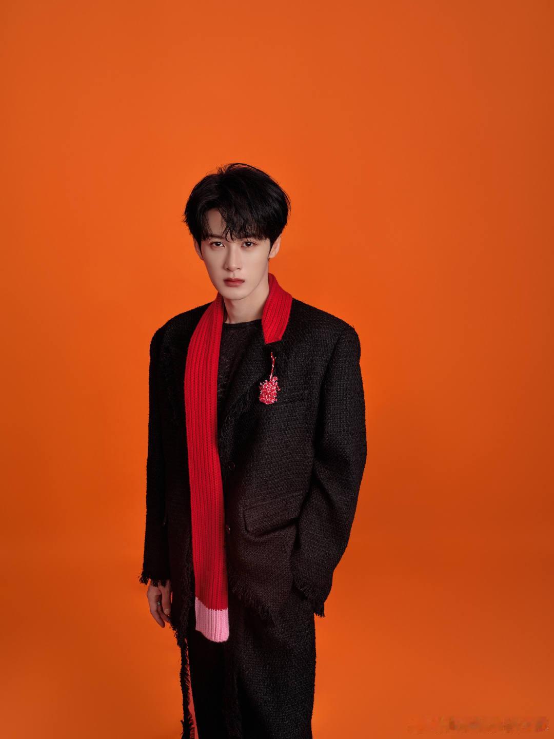 檀健次檀健次除夕马年大片，除夕快乐 ㊗️檀健次 旧岁千般皆如意，新春策马赴前程，