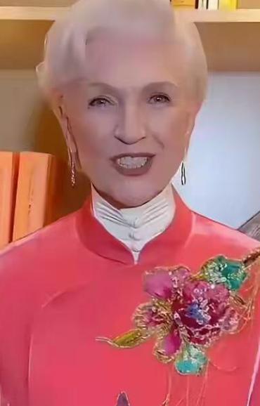 世界首富马斯克的母亲梅耶，在社交媒体上公然表态：中国在公路、隧道、建筑、基础设施