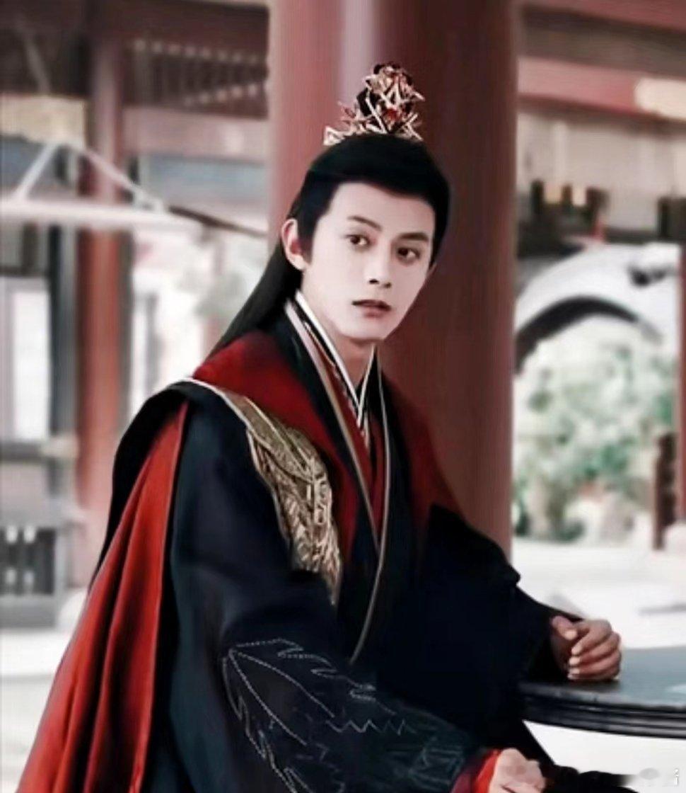 电视剧里都是骗人的，谁的高中老师能是帅哥啊，都是秃顶老头！ ​​​