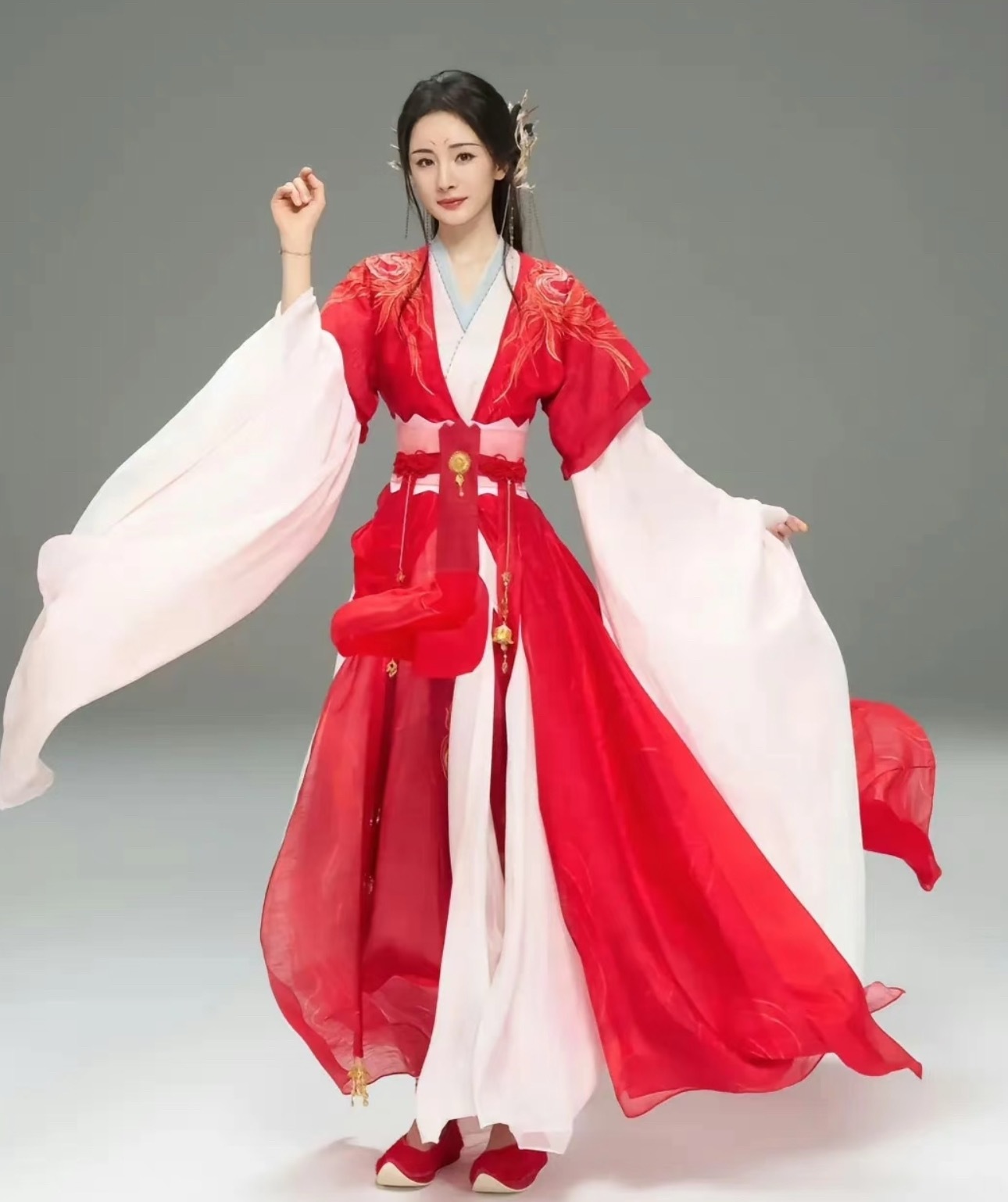 狐妖三部曲月红、竹业、王权，只有易小雅在认真工作 ​​​