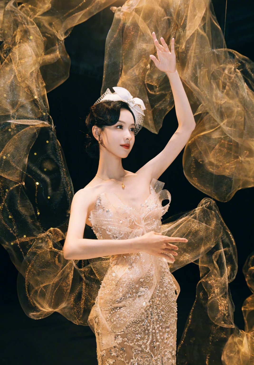 这个嘟儿好美  美丽女孩陈嘟嘟千金公主[爱慕][爱慕] 递本子！！我要看嘟嘟演归