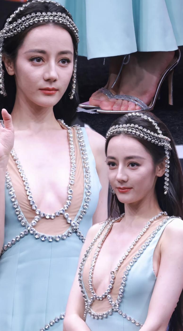 2025内娱活人名场面刷屏！卸下滤镜的明星太圈粉了
 
2025内娱真的变天了！