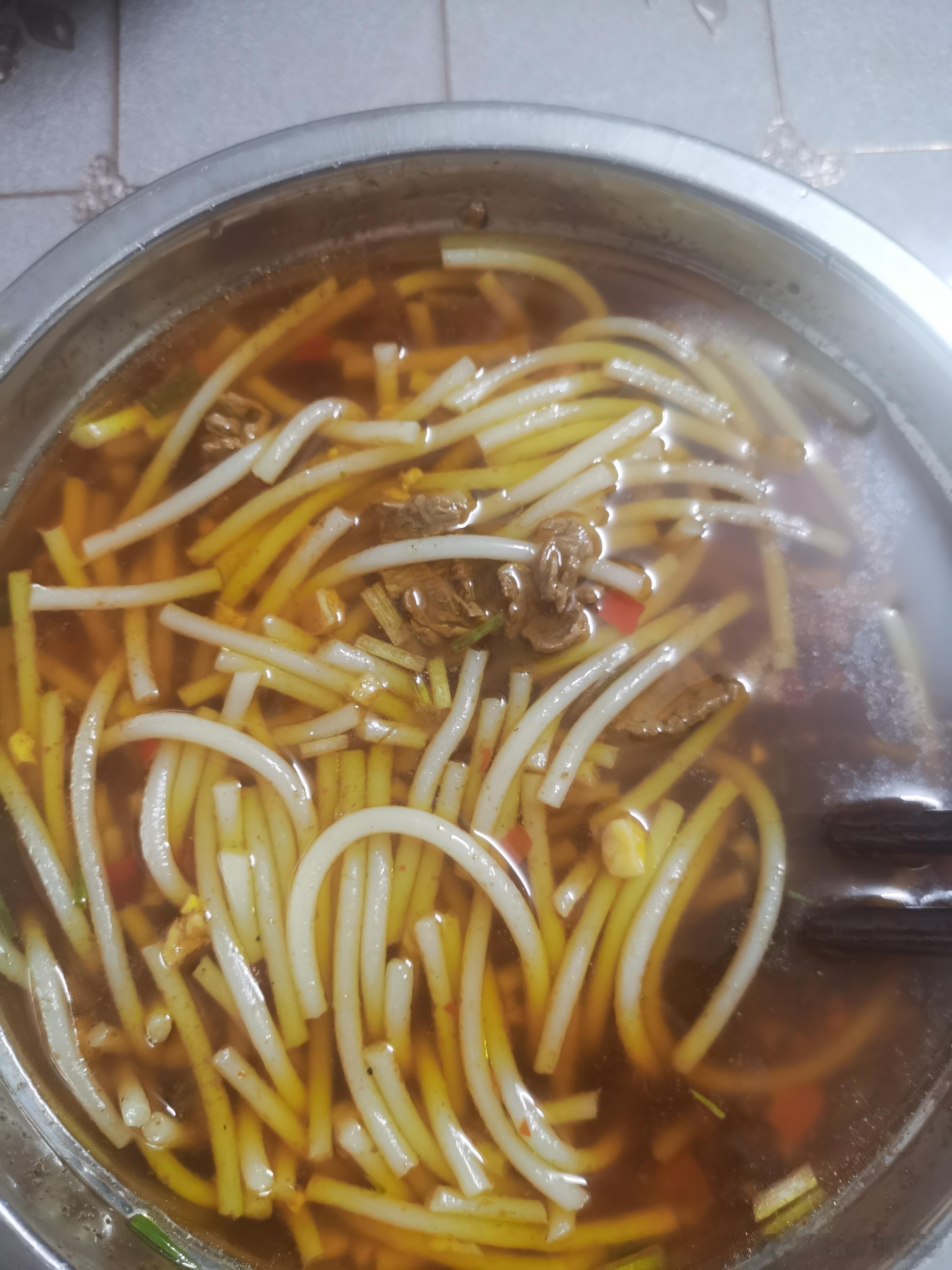 晚饭都没吃，刚下班，嗦碗粉先！