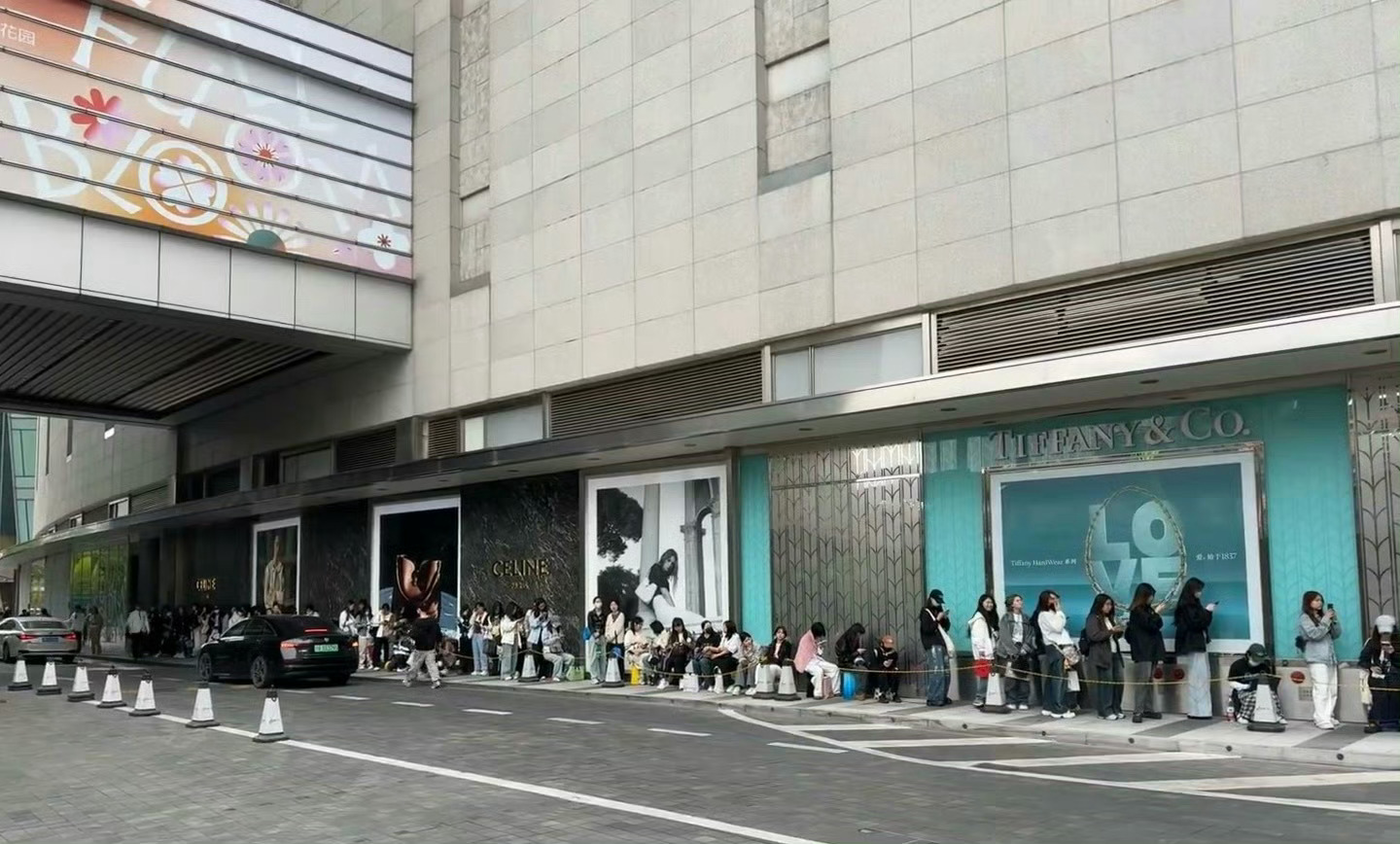 檀健次上海恒隆檀健次品牌活动人气檀健次品牌活动人气，爆棚了，好 ​​​