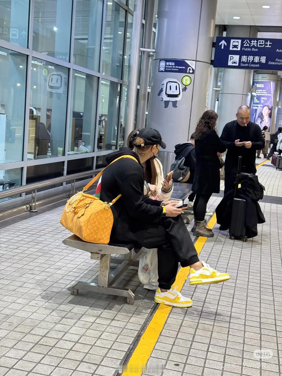 王鹤棣圈内好友是真多，黄子韬、徐艺洋也到澳门支持了。 